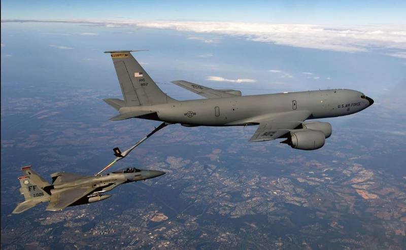 Un avion ravitailleur américain KC-135 s’écrase dans le ciel de l’Irak, selon le CENTCOM