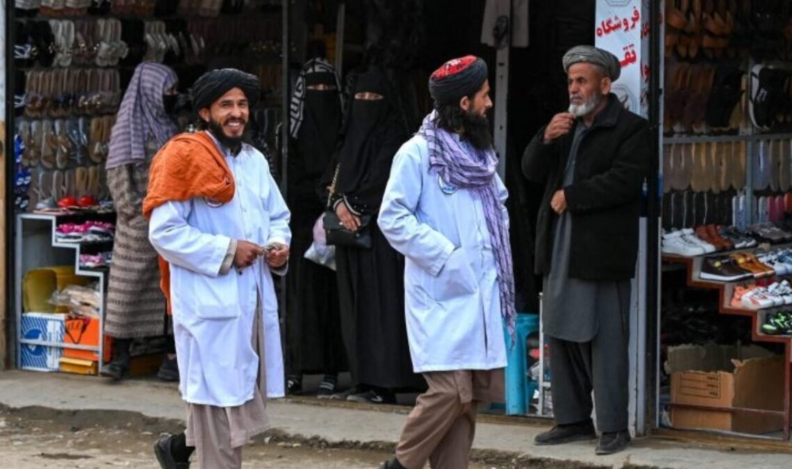 طالبان دکانها را بهدلیل «تخطی از احکام» بستند