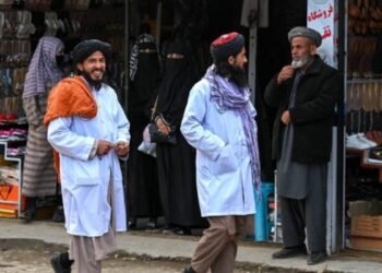 طالبان دکان‌ها را به‌دلیل «تخطی از احکام» بستند