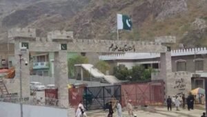 در پی بازگشایی گذرگاه تورخم، شماری از مهاجران اجازه عبور یافتند