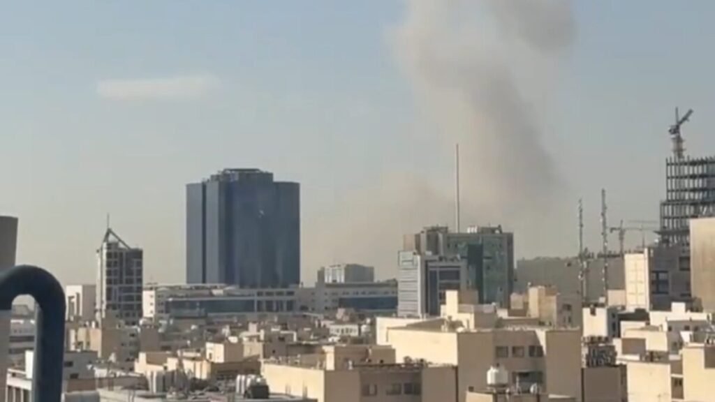 تشدید درگیری‌ها در خلیج فارس؛ سه کشته در امارات، سپاه مدعی هدف قرار دادن ناو امریکایی شد