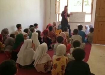 محدودیت آموزش دختران در سرپل تشدید شد؛نگرانی خانوادهها از آینده آموزشی