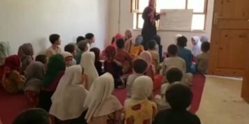 محدودیت آموزش دختران در سرپل تشدید شد؛نگرانی خانواده‌ها از آینده آموزشی