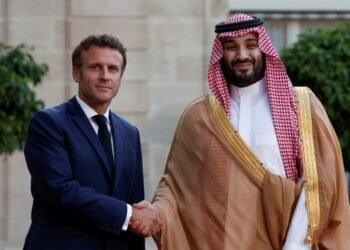 مکرون از هماهنگی نزدیک با ولیعهد عربستان خبر داد؛تأکید بر آتشبس و امنیت کشتیرانی در تنگه هرمز