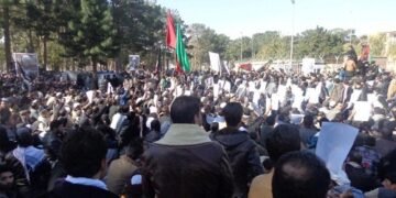 منابع: والی طالبان در هرات مانع راهپیمایی قربانیان حمله شد؛درخواست لغو تشییع و تجمع مردمی