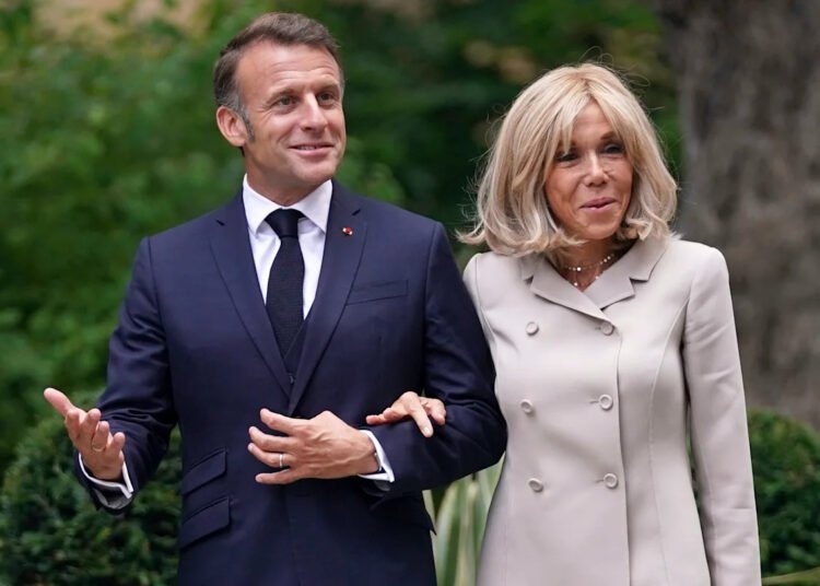در قاب الیزه؛بریژیت مکرون در کنار امانوئل میزبان دیداری تاریخی