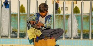 کودکان کار در کابل: فقر ما را از مکتب گرفت