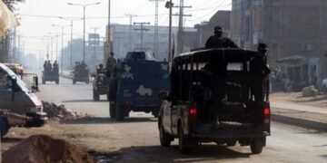 ۱۵ پولیس پاکستانی در حمله انتحاری به پاسگاه بنو کشته شدند