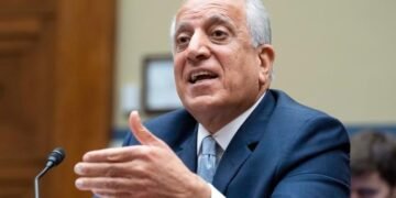 خلیل‌زاد: پاکستان به طیاره‌های نظامی ایران اجازه پنهان‌شدن داده است