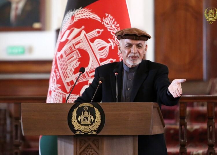 طالبان: اشرف غنی می‌تواند به افغانستان بازگردد