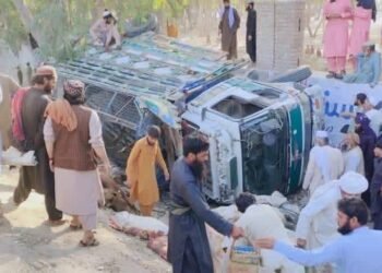 ۱۸ کشته در حادثه موتر حامل عودت‌کنندگان در لغمان