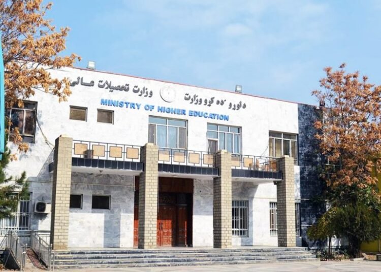 طالبان دانشجویان را به امضای تعهدنامه ریش و اطاعت وادار کردند