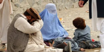 بیبیسی: فقر و گرسنگی خانوادهها را به فروش کودکان در غور کشانده است