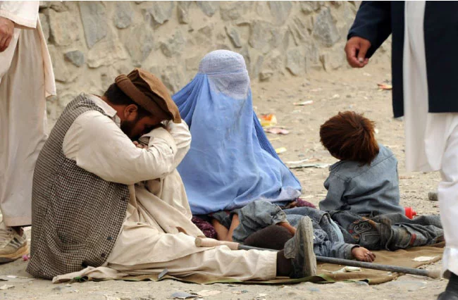 بیبیسی: فقر و گرسنگی خانوادهها را به فروش کودکان در غور کشانده است