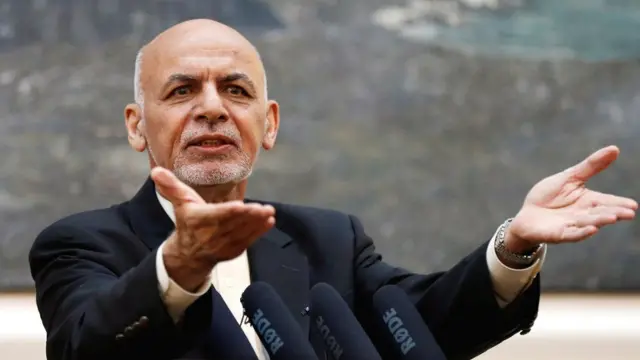 اشرف غنی: افغانستان به لبه پرتگاه رسیده است
