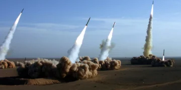 کویت از رهگیری حملات موشکی خبر داد؛ آمریکا مواضعی در ایران را هدف قرار داد
