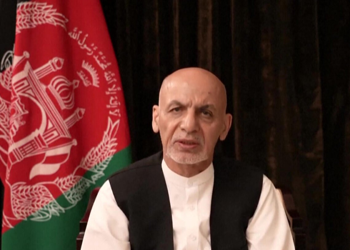 گزارشها از انتقال اشرف غنی از امارات به لبنان خبر میدهند