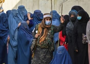 اعتراض به تشدید محدودیت‌ها در هرات؛ طالبان بازداشت زنان به دلیل نوع پوشش را آغاز کرد