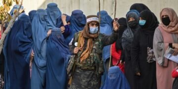 اعتراض به تشدید محدودیت‌ها در هرات؛ طالبان بازداشت زنان به دلیل نوع پوشش را آغاز کرد