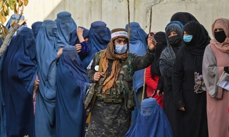 اعتراض به تشدید محدودیت‌ها در هرات؛ طالبان بازداشت زنان به دلیل نوع پوشش را آغاز کرد
