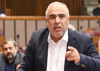 اسد قیصر: برای بازگشایی مسیرهای تجاری افغانستان و پاکستان لویه جرگه برگزار می‌شود