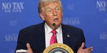 ترامپ: توافق با ایران نهایی شد؛ دستور رفع محدودیتهای دریایی صادر شد
