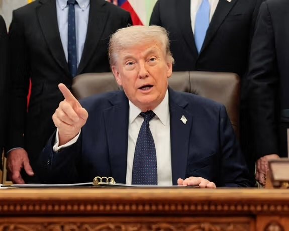 ترامپ: مخالفان توافق با ایران یا حسودند یا احمق؛ پنس ابراز نگرانی کرد