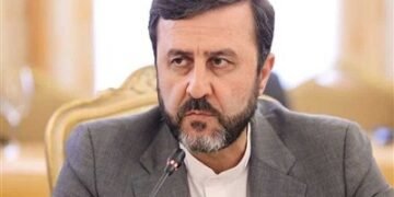 معاون وزیر خارجه ایران بر انحصار تهران در مین‌زدایی تنگه هرمز تأکید کرد