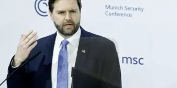 جی‌دی ونس: حمله نظامی باید هدف مشخص داشته باشد، نه بمباران بی‌پایان