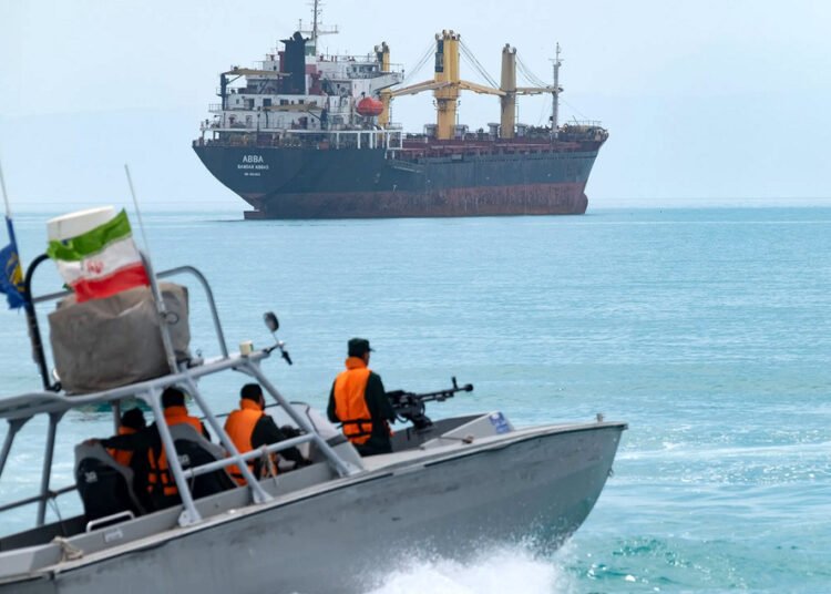 سپاه و ارتش جمهوری اسلامی: در صورت دخالت آمریکا در تنگه هرمز واکنش نشان خواهیم داد