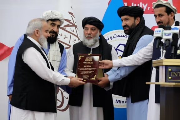 وزارت صنعت و تجارت طالبان از امضای ۵۰ تفاهمنامه همکاری در نمایشگاه صنعت و معدن خبر داد