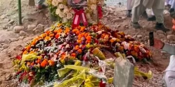 پیکر عبدالاحد مومند، تنها فضانورد افغانستان، در کابل به خاک سپرده شد