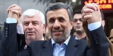 روزنامه هاآرتص از طرح ادعایی موساد برای همکاری با محمود احمدینژاد پرده برداشت