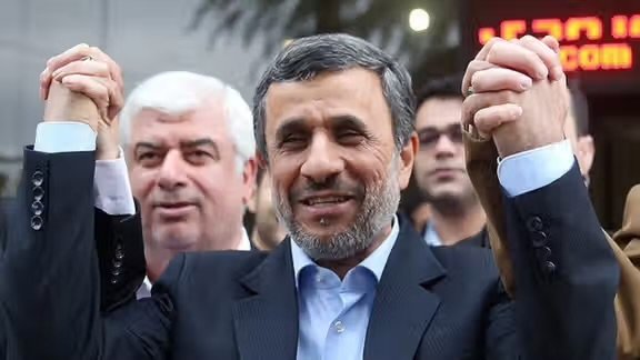 روزنامه هاآرتص از طرح ادعایی موساد برای همکاری با محمود احمدینژاد پرده برداشت
