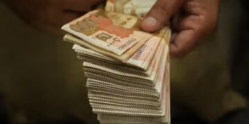 رویترز: پاکستان برای تقویت ذخایر ارزی از آمریکا ۱۰ میلیارد دلار کمک مالی درخواست کرد
