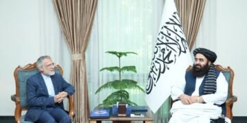 کابل و تهران به دنبال گسترش همکاری‌ها؛ دیدار متقی با مقام ارشد ایرانی