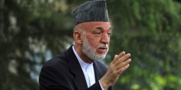 حامد کرزی: حفظ استقلال افغانستان با جوانان دانشآموخته، چه دختر و چه پسر، ممکن است