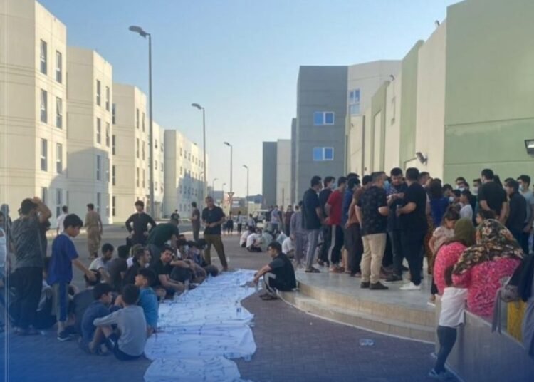 بیش از هزار پناهجوی افغان همچنان در اردوگاهی در قطر در انتظار انتقال