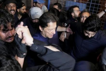 پاکستان با انتقال عمران خان به شفاخانه خصوصی مخالفت کرد