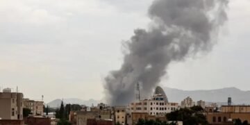 حوثی‌ها با ۱۴ موشک بالستیک و پهپاد به غرب یمن حمله کردند