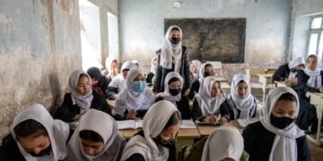 یونیسف: بیش از ۲.۶ میلیون دختر افغان از آموزش متوسطه محروم‌اند
