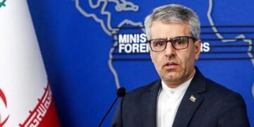 بقایی: خطرناک‌تر از بمب، عادی‌سازی بمباران است