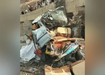 سه شهروند افغانستان، به شمول افسر پیشین ارتش، در حادثه ترافیکی پاکستان جان باختند