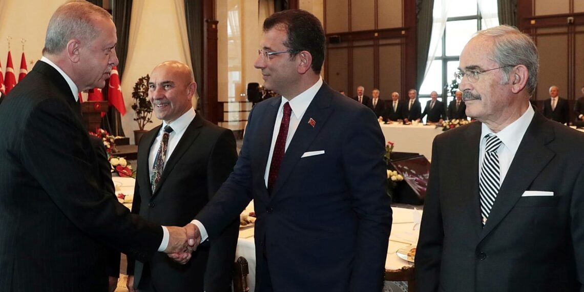 شهردار ازمیر از مخالفان جدا شد و به حزب اردوغان پیوست