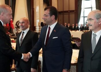 شهردار ازمیر از مخالفان جدا شد و به حزب اردوغان پیوست